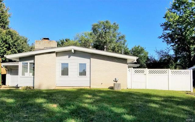 Property Photo:  510 Ridge Drive   63033 