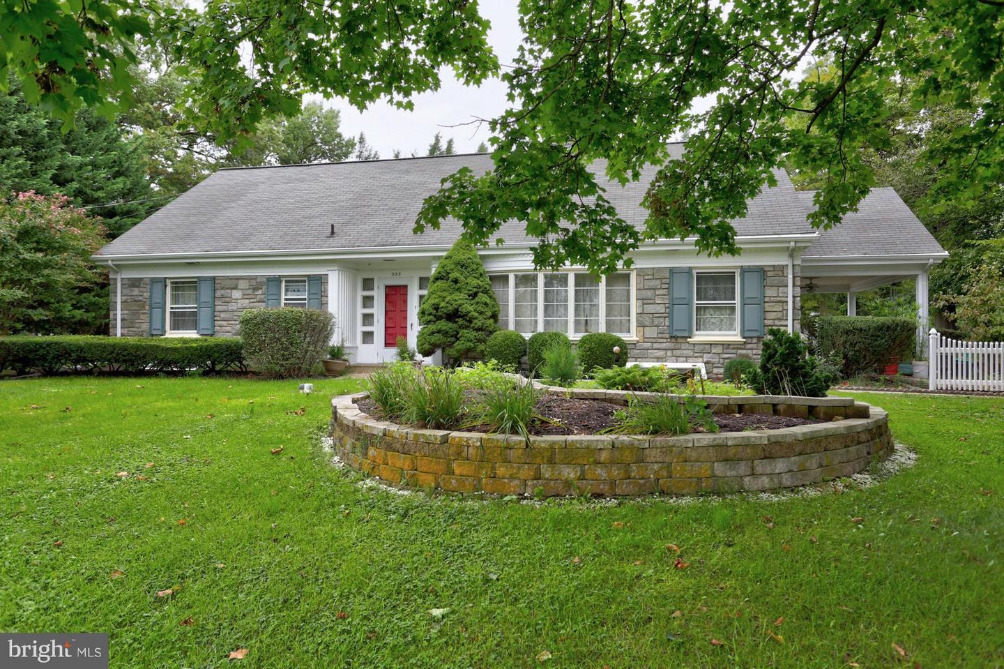 Property Photo: 303 W Main Street PA 17540