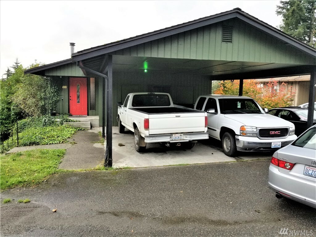 Property Photo: 10814 Lake View A & B Dr WA 98258