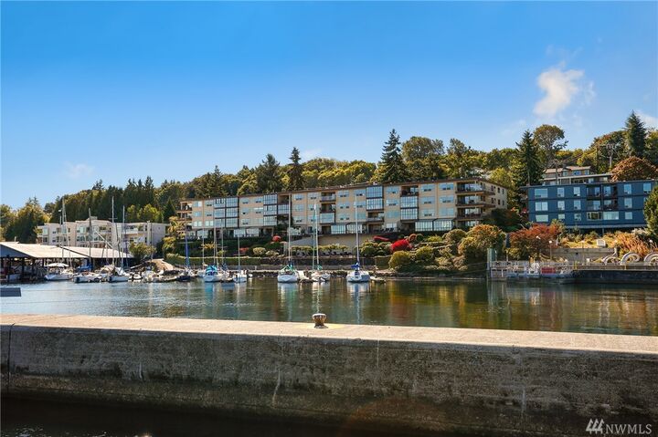 3100 W Commodore Way 304  Seattle WA 98199 photo