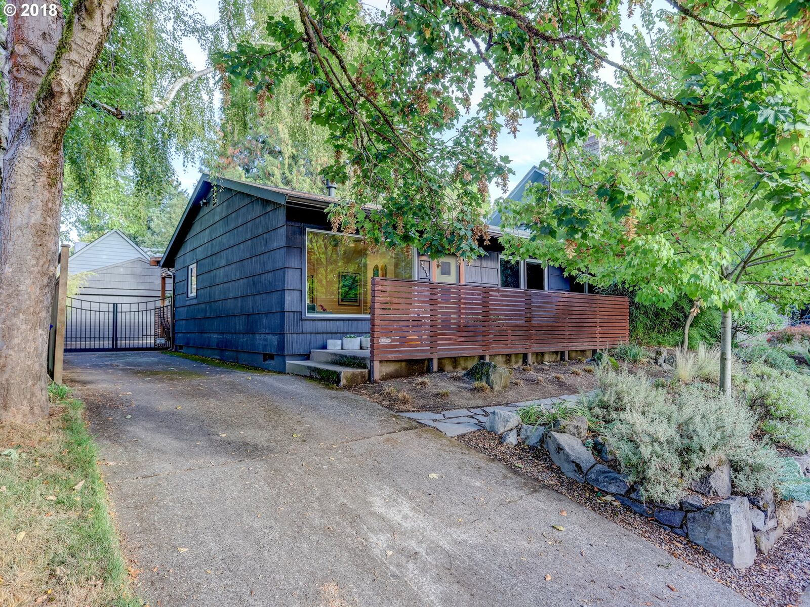 Property Photo:  3118 NE 7th Ave  OR 97212 