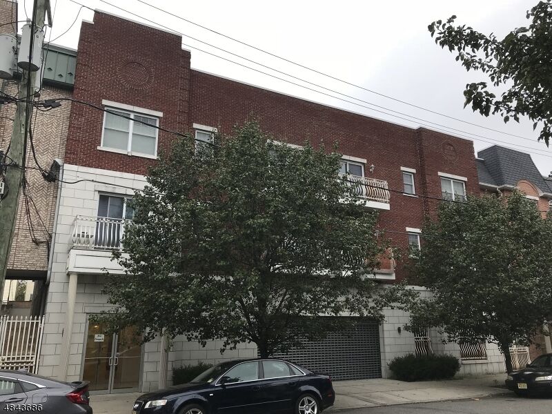 Property Photo:  29 Freeman St 1A  NJ 07105 