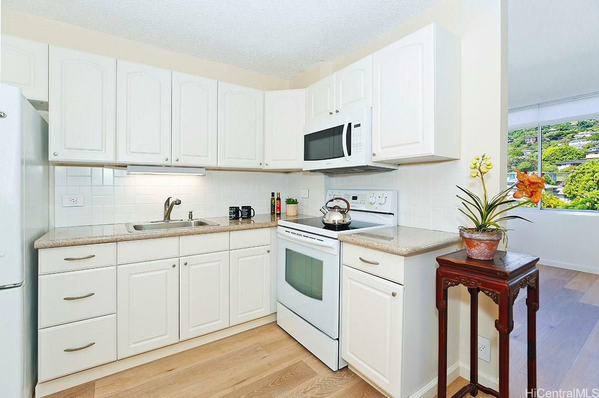 Property Photo:  1545 Nehoa Street 403  HI 96822 