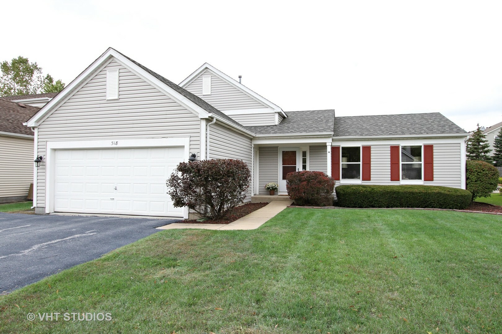 Property Photo:  318 White Tail Drive  IL 60030 