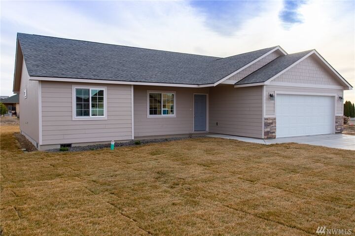 Property Photo:  412 S Trillium Wy  WA 98837 