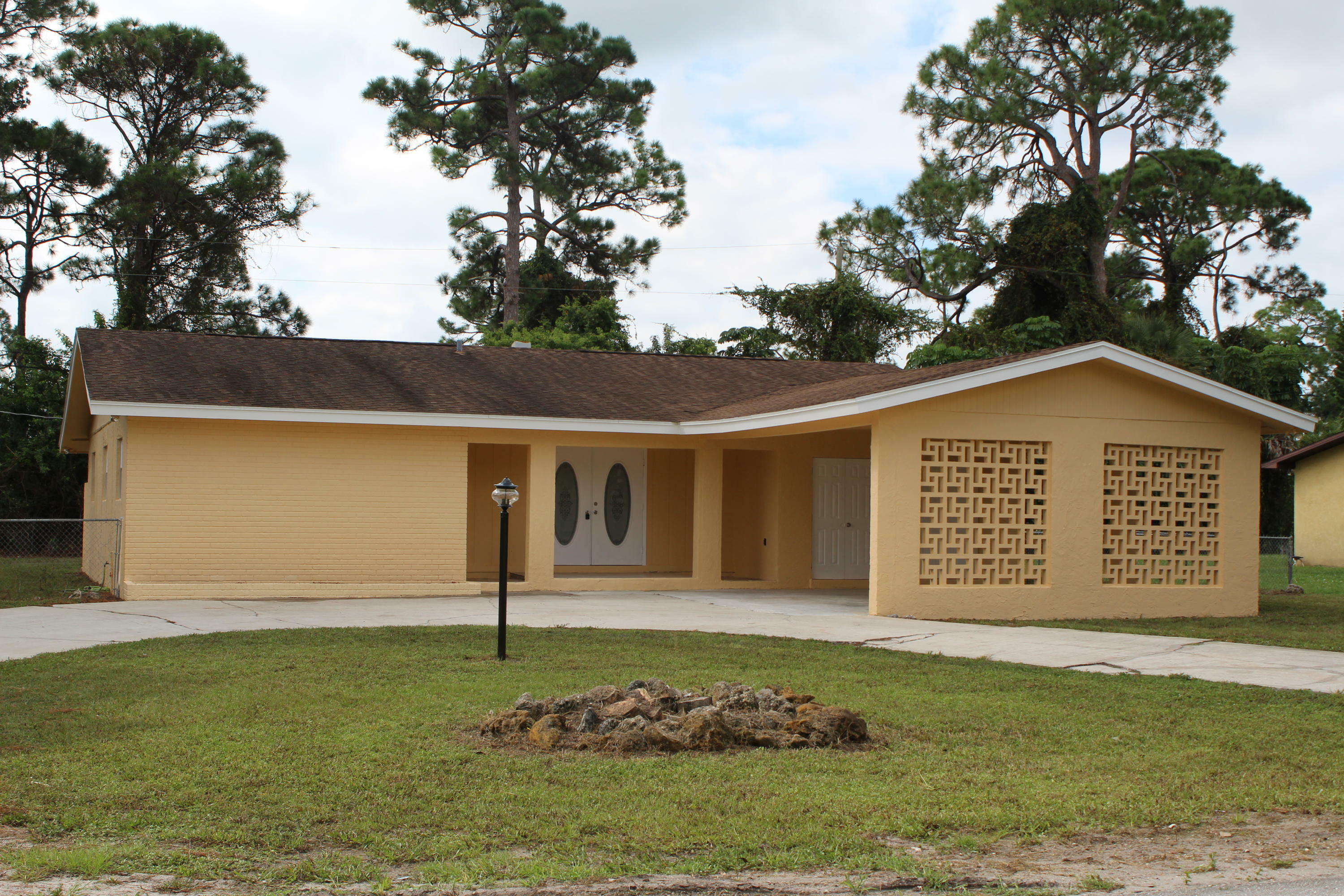 Property Photo:  3303 Avenue S  FL 34947 