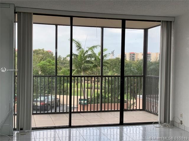 Property Photo:  20379 W Country Club Dr 440  FL 33180 