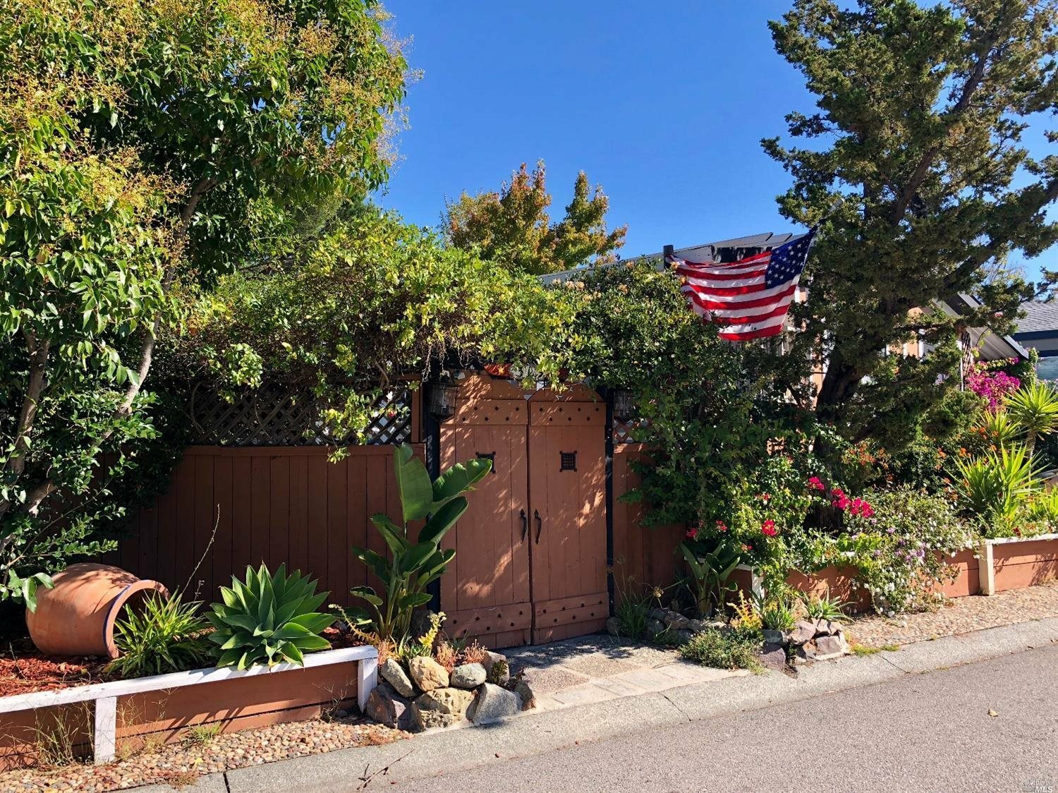 Property Photo:  319 Mesa Verde Way  CA 94903 