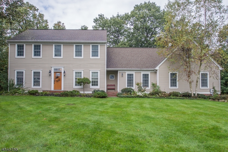 Property Photo:  7 Stoneleigh Ter  NJ 07457 