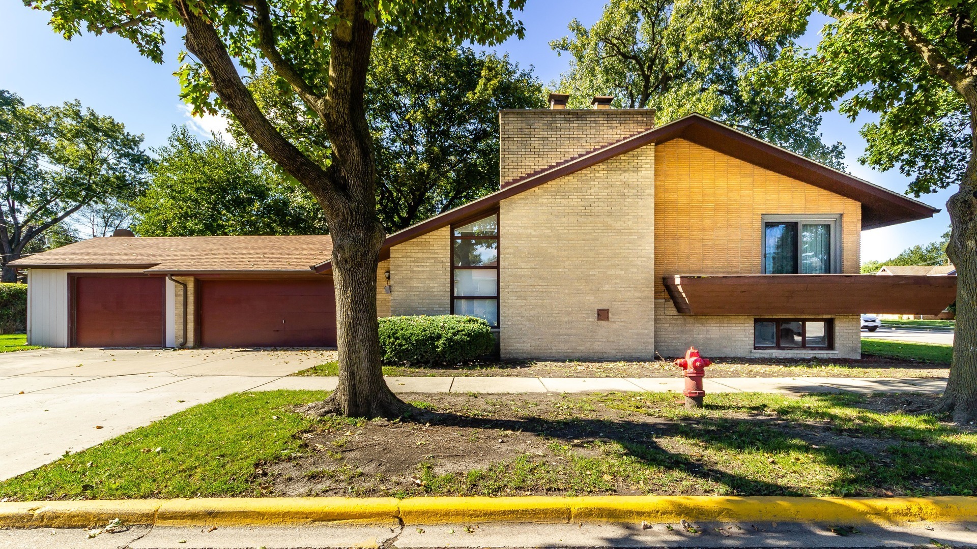 Property Photo:  4700 St Charles Road  IL 60104 