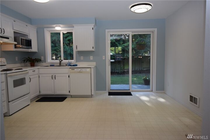 Property Photo: 3014 Sauk Dr WA 98282