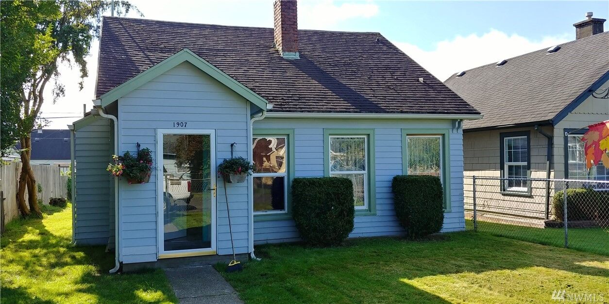 Property Photo: 1907 Aberdeen Ave WA 98520