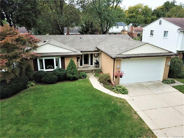 Property Photo: 32943 Middleboro Street MI 48154