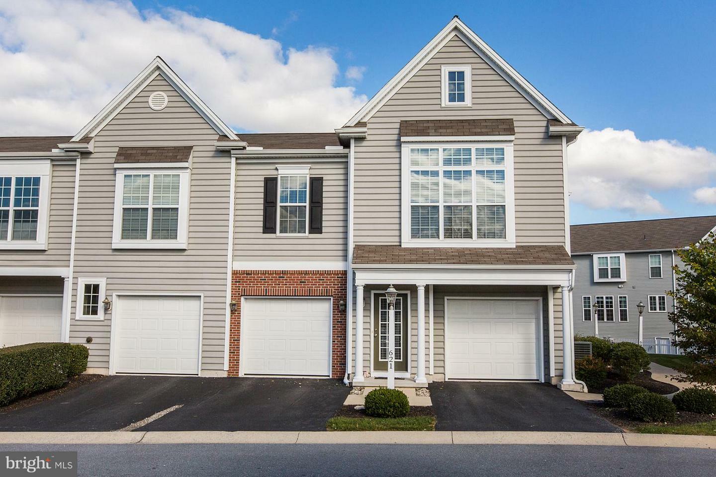 Property Photo: 621 Darby Court PA 17036