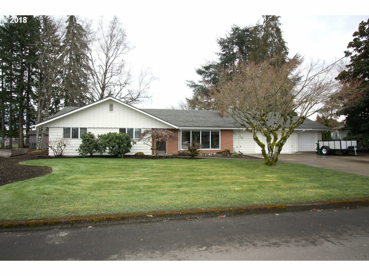 Property Photo: 1718 Camino Dr OR 97116