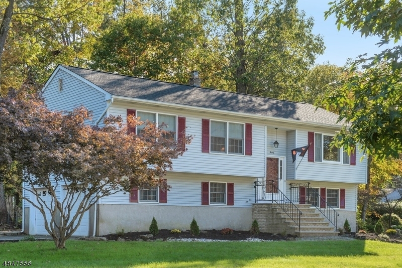 Property Photo:  20 Cobb Rd  NJ 07834 