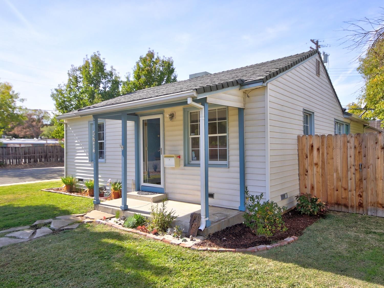 Property Photo: 5674 El Arado Way CA 95822