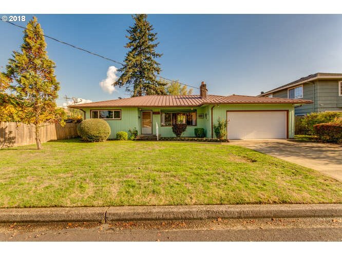 Property Photo: 1746 NW Birch St OR 97128