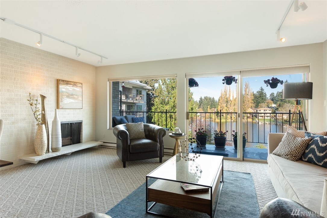 Property Photo: 322 N 134th Street 305 WA 98133