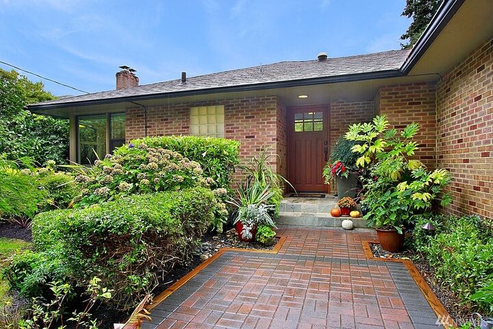 Property Photo:  6046 53rd Ave NE  WA 98115 