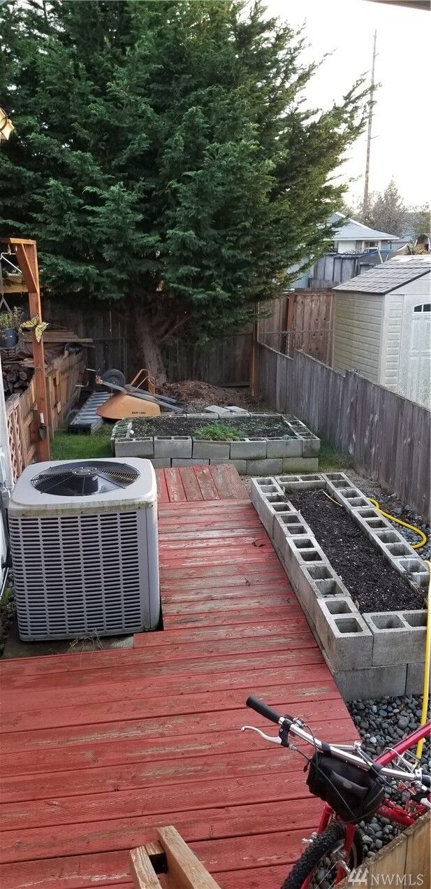 Property Photo: 1206 98th St E WA 98445