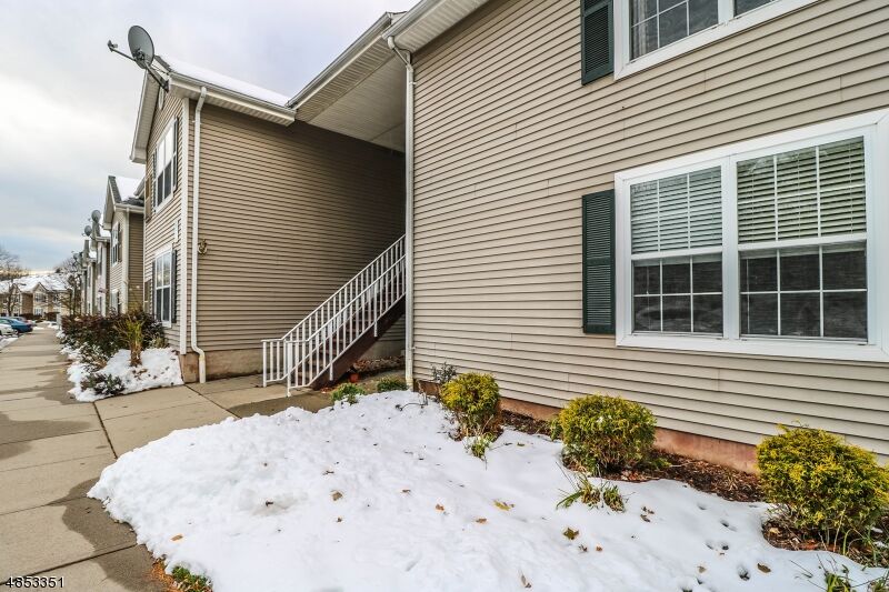 Property Photo:  1 Woodcrest Lane 1  NJ 08809 