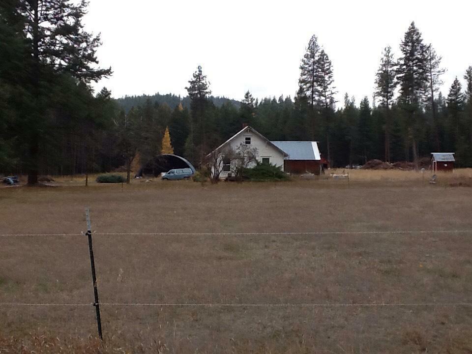 Property Photo:  553 Aladdin Rd  WA 99114 