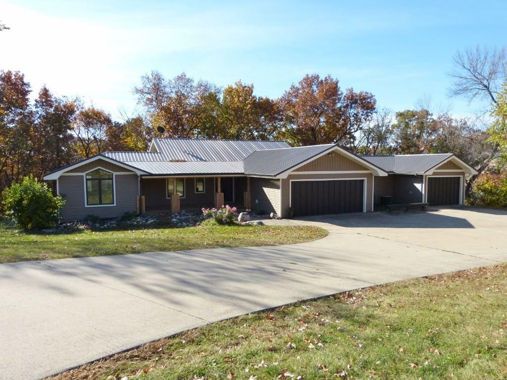 Property Photo:  2068 Hickory Trail  IA 50219 