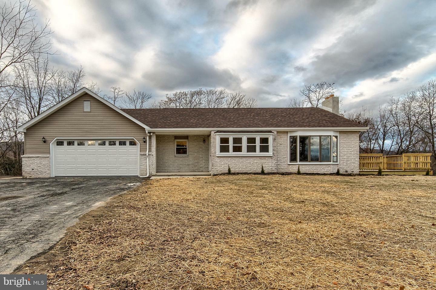 Property Photo:  6040 Restview Drive  PA 17112 