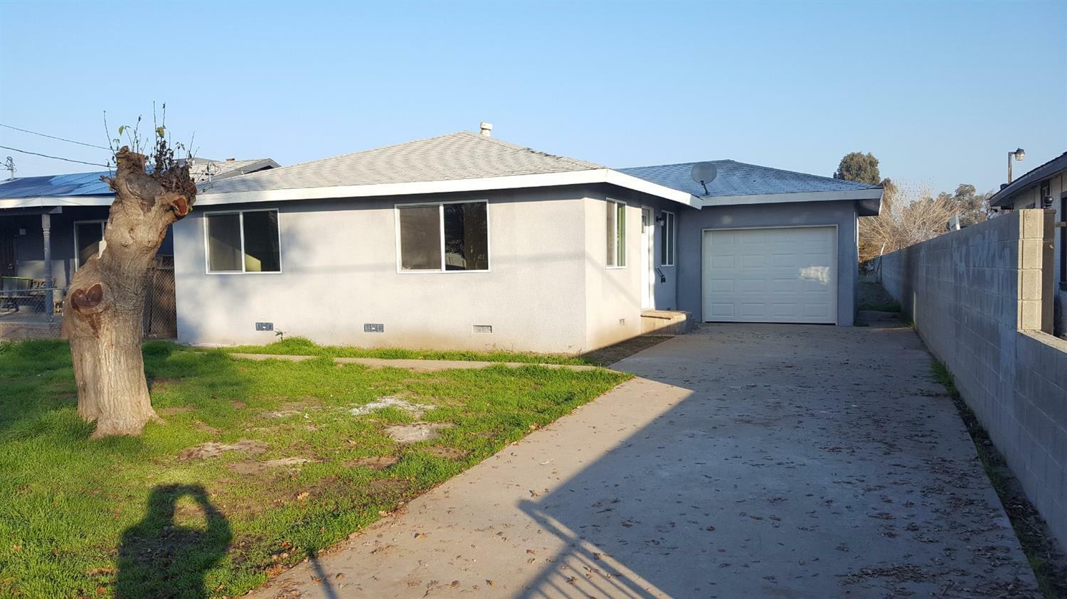 Property Photo:  926 E Douglas Avenue  CA 93292 