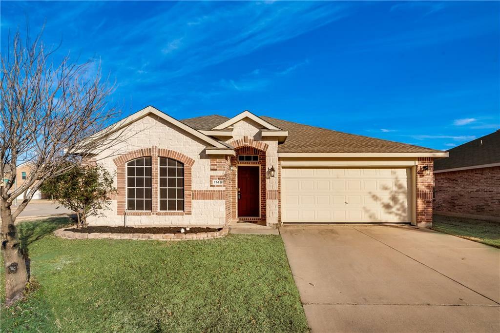 Property Photo: 1748 Quail Springs Circle TX 76177