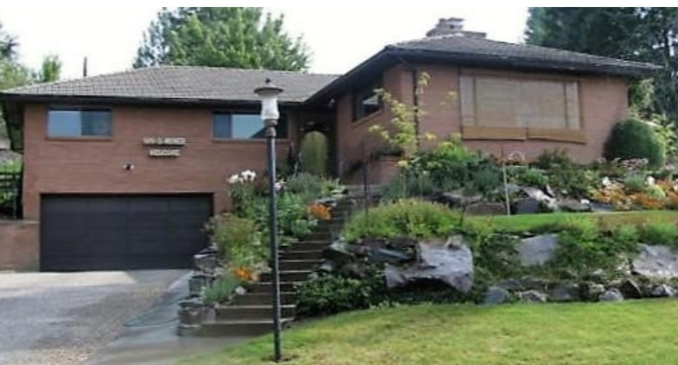 Property Photo:  575 S Miner St  WA 99114 