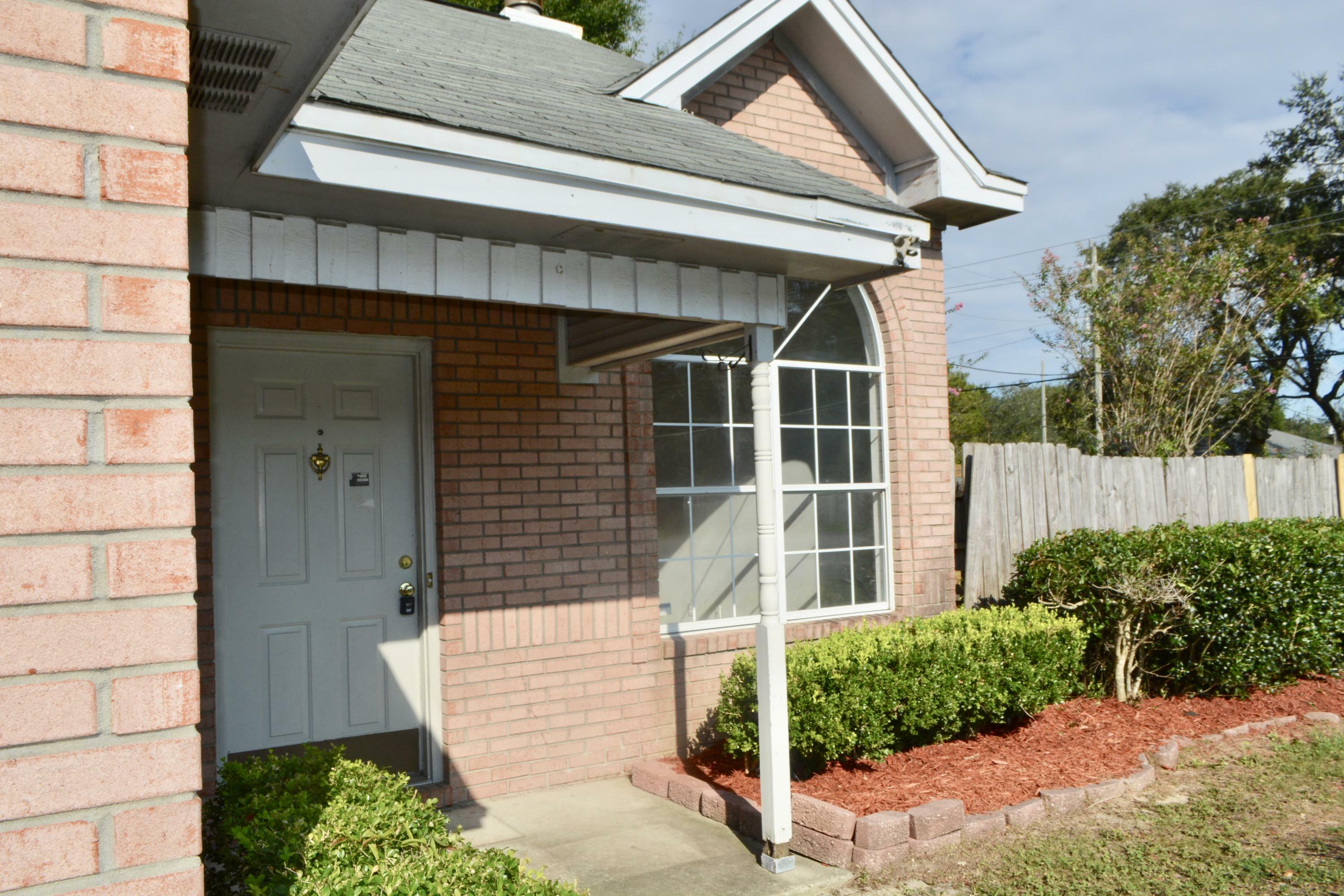 Property Photo:  932 Roanoke Court  FL 32547 