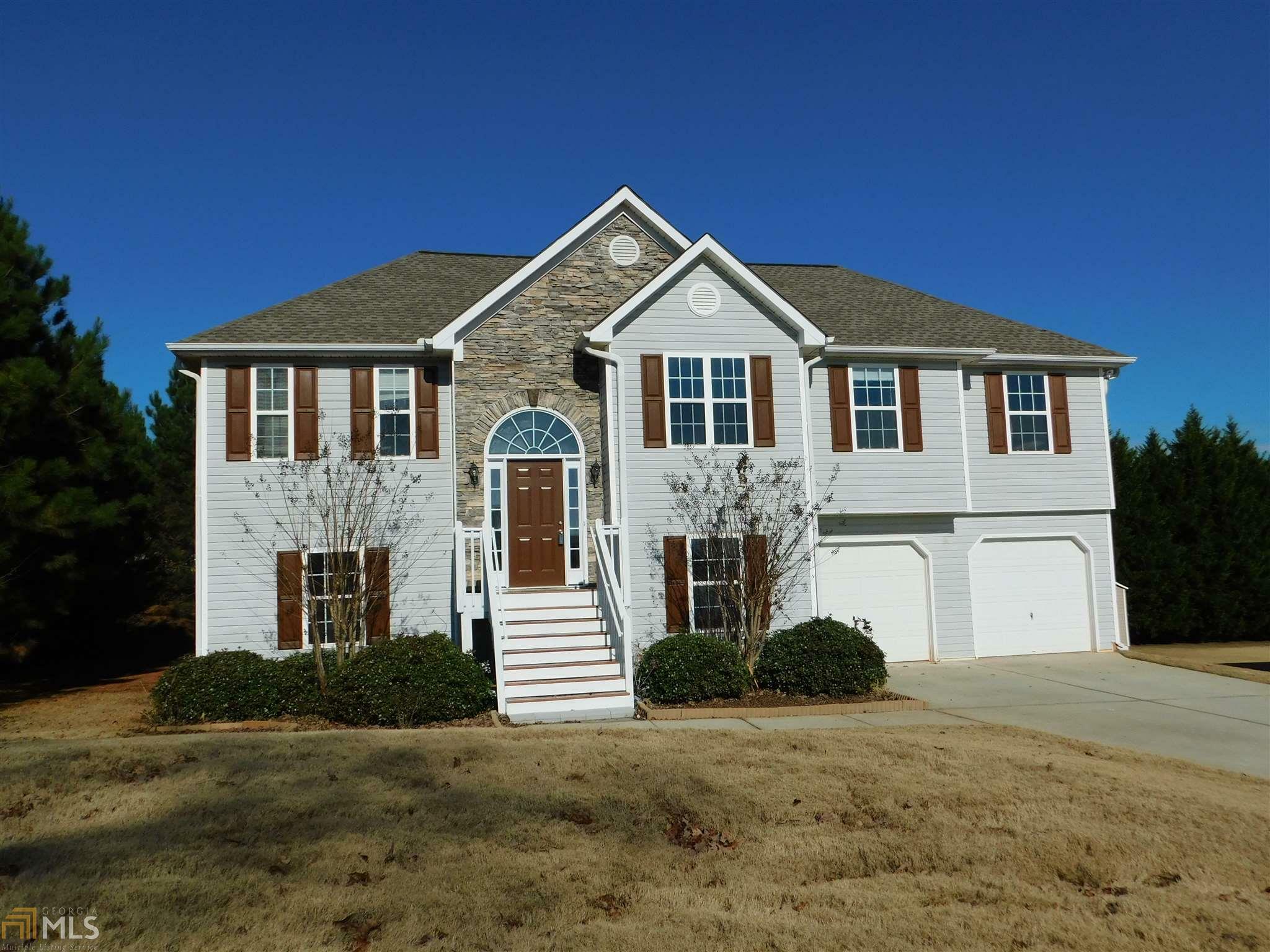 Property Photo:  6123 Lancelot Ln  GA 30135 