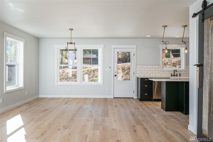 Property Photo:  130 5th St  WA 98941 