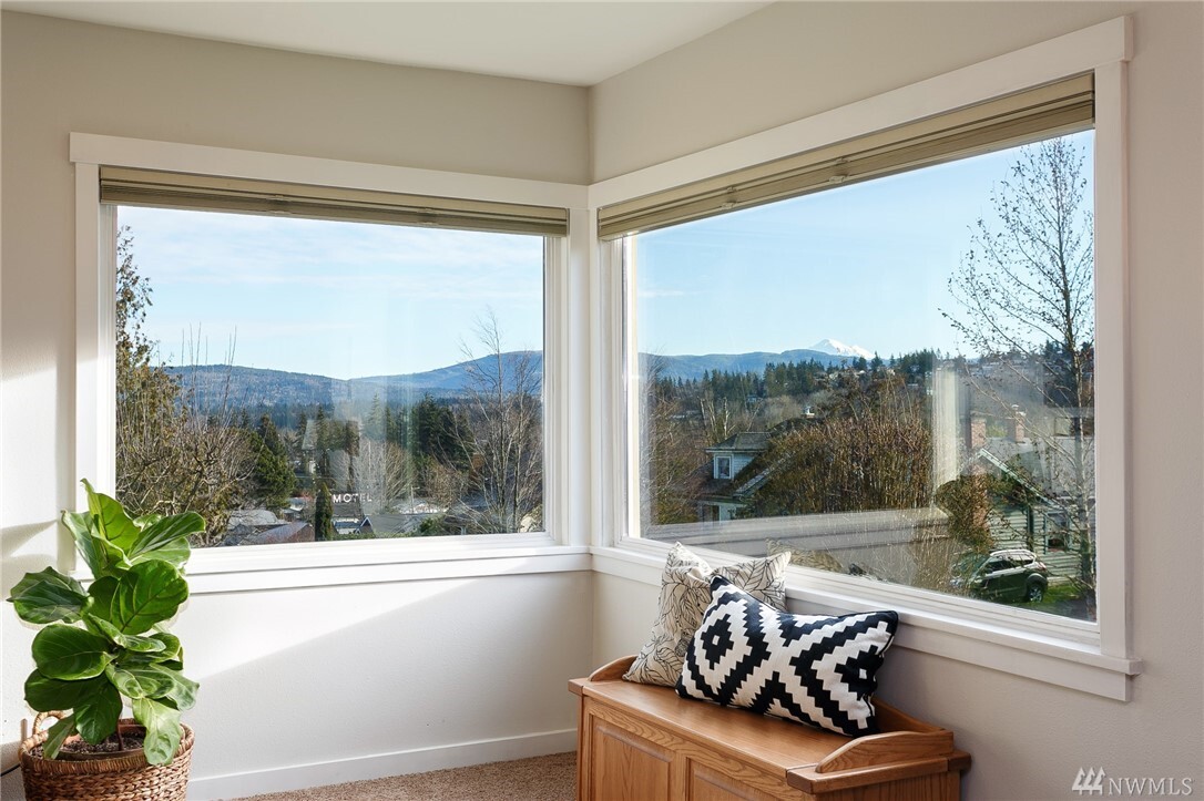 Property Photo: 915 Newell St WA 98225