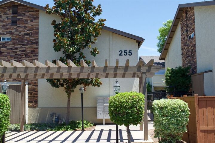 Property Photo: 255 S 2nd St 15 CA 92019