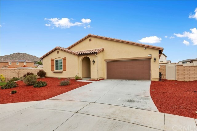 Property Photo:  874 Corisante Court  CA 92571 