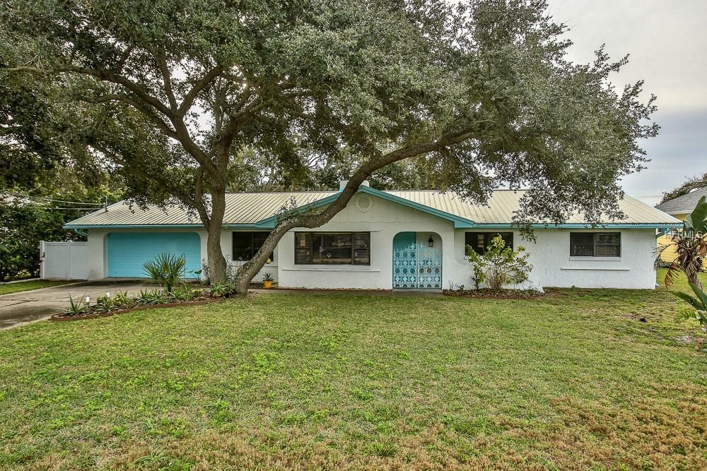 Property Photo:  821 E 14th Avenue  FL 32169 