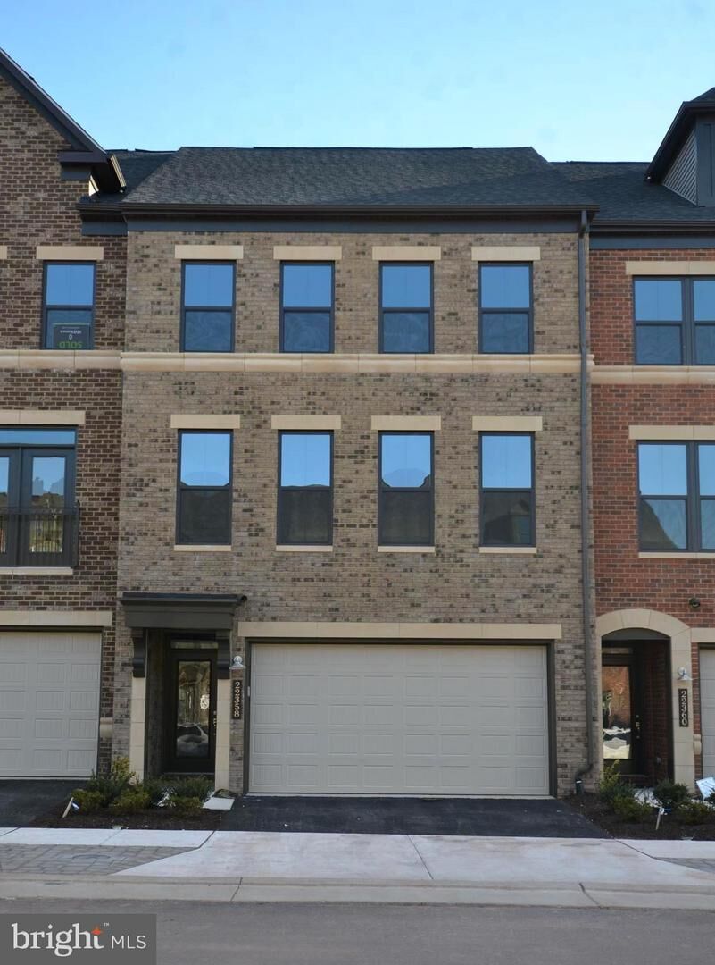Property Photo:  22358 Exe Square  VA 20148 