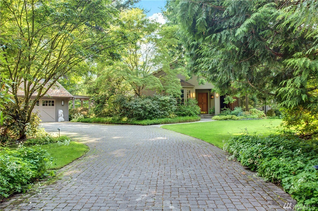 Property Photo:  12 Evergreen Lane  WA 98040 