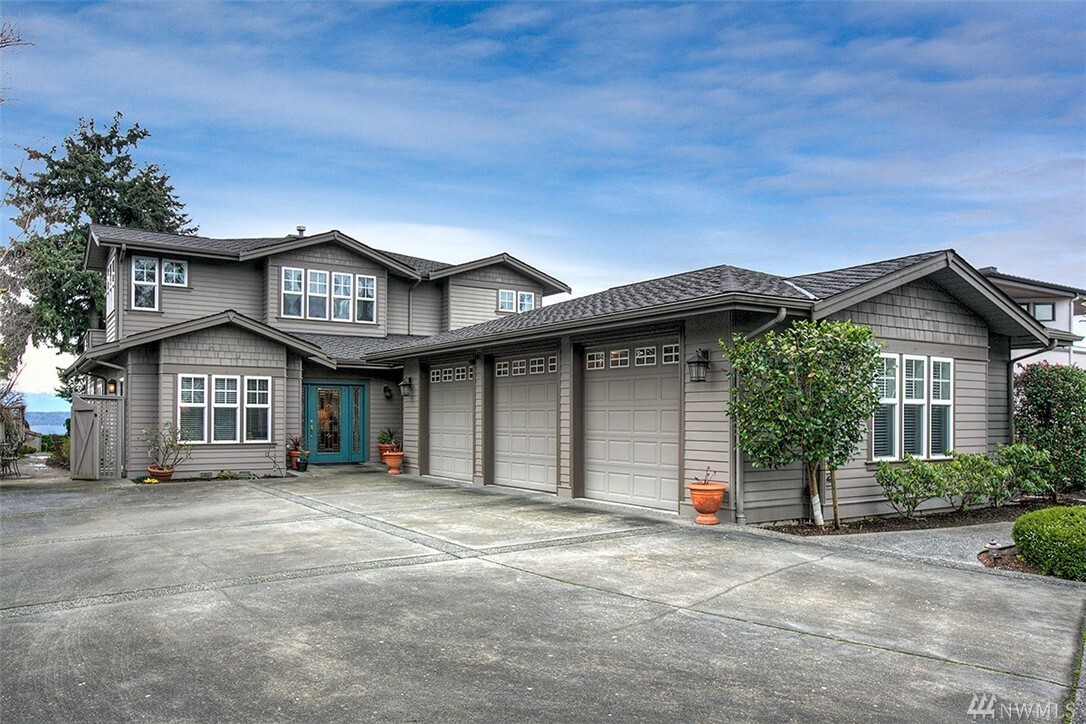 Property Photo: 20204 92nd Ave W WA 98020