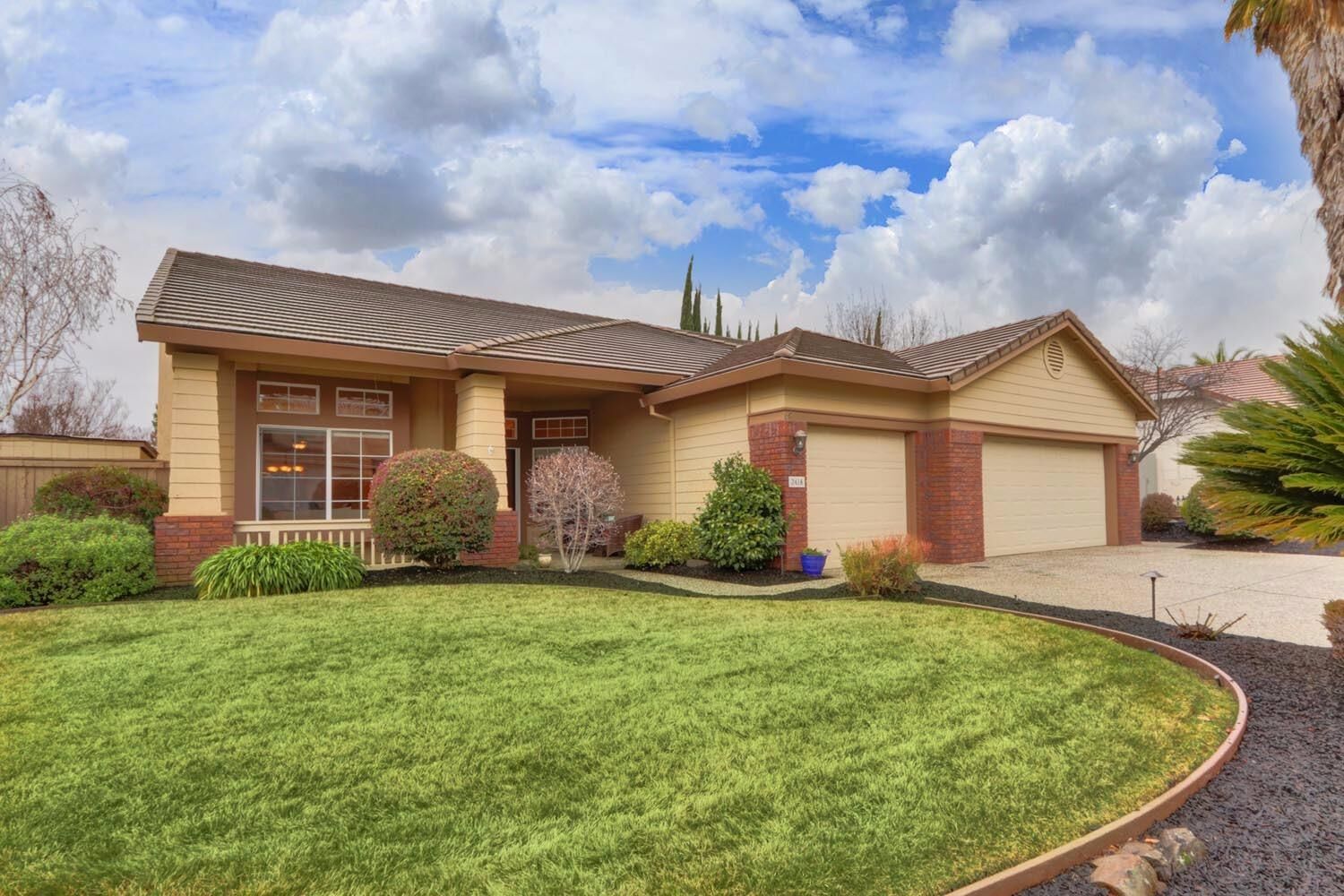 Property Photo: 2418 Saint Andrews Drive CA 95765