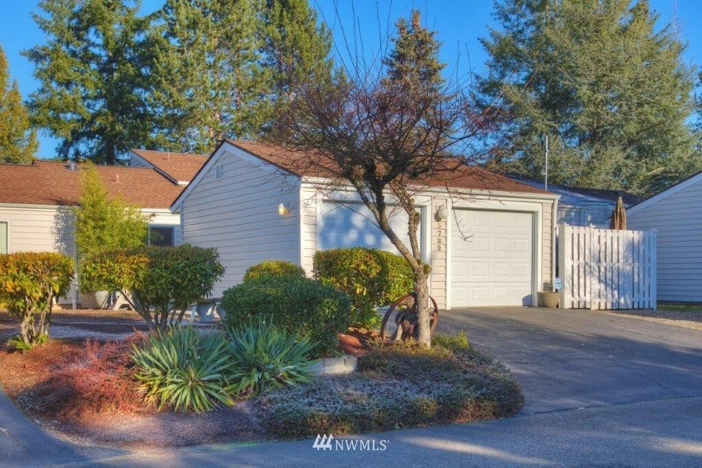 Property Photo: 13722 SE 256th Place WA 98042