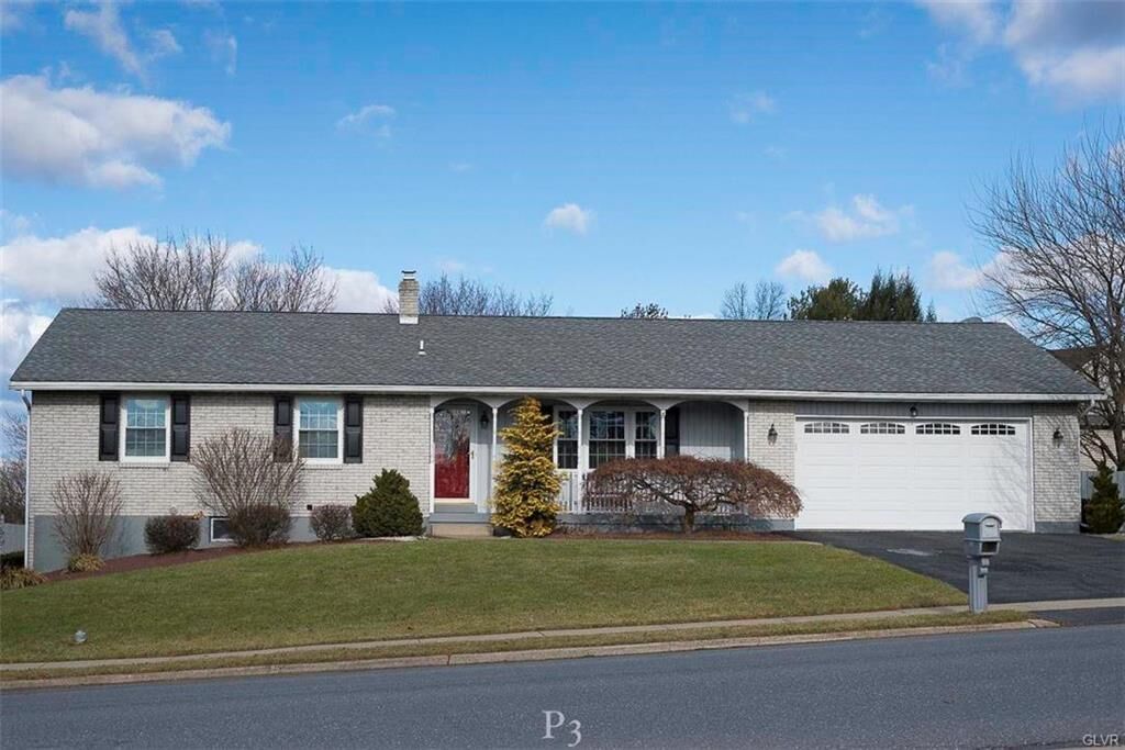 Property Photo:  3221 Highfield Drive  PA 18020 