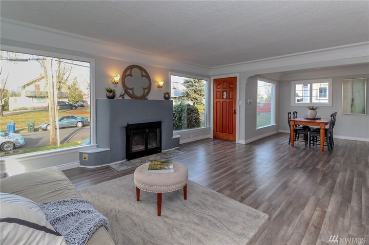 Property Photo: 122 E 62nd St WA 98404