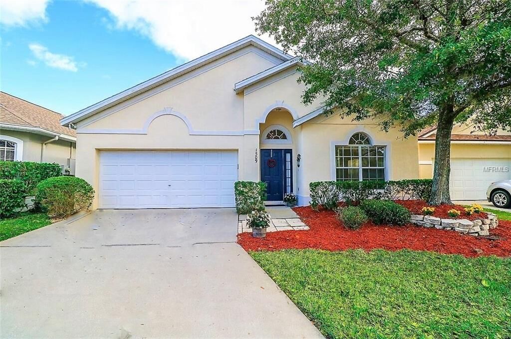 Property Photo:  1509 Fox Glen Drive  FL 32708 