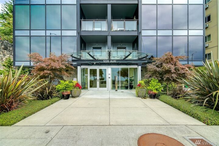 Property Photo:  1226 Alki Ave SW 4200  WA 98116 