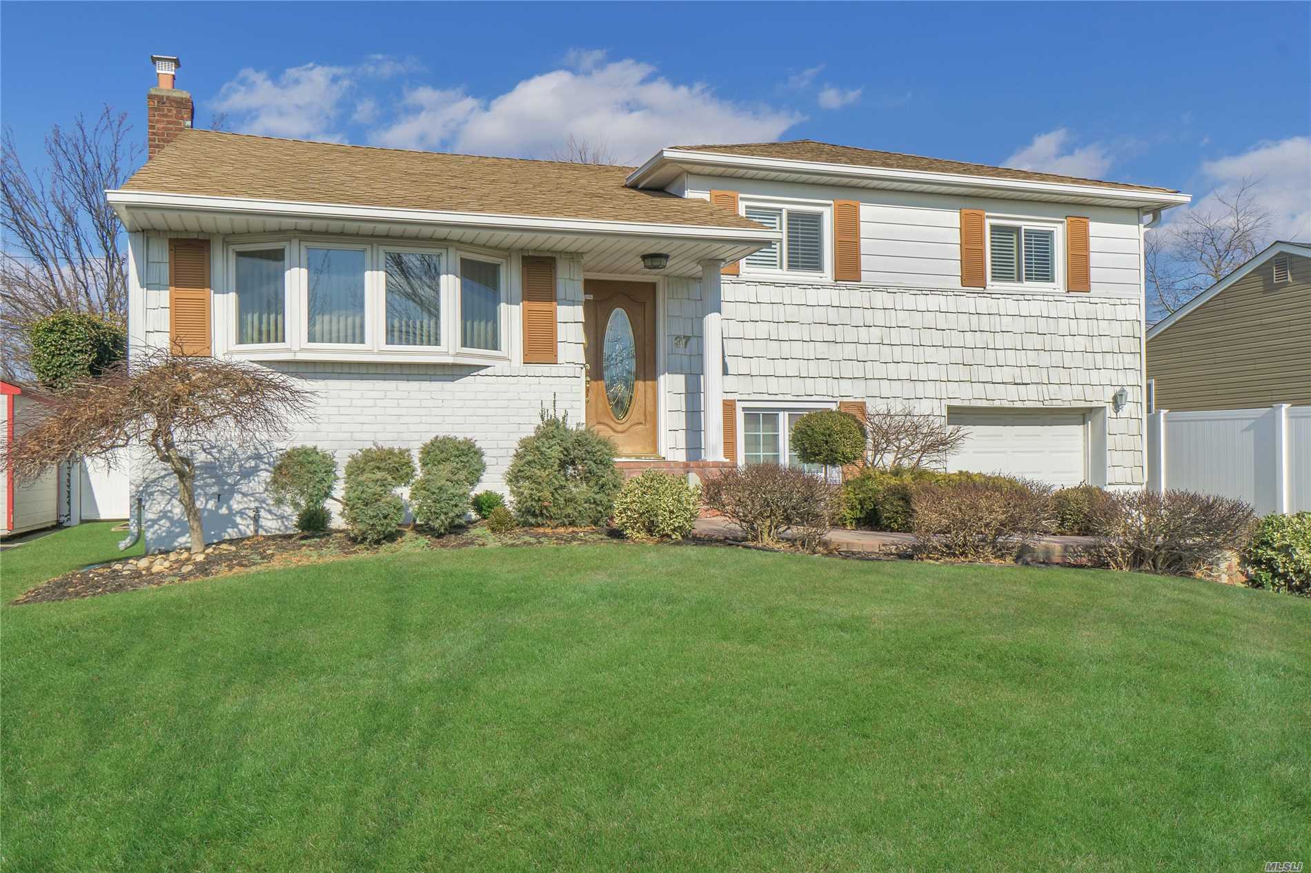 Property Photo:  37 Amherst Lane  NY 11801 