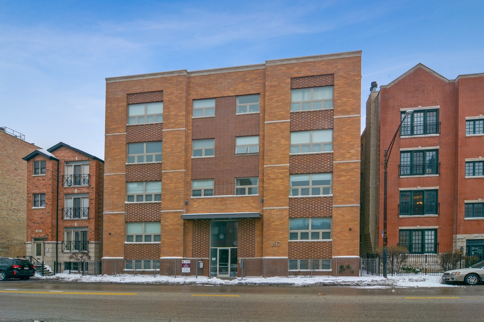 Property Photo:  1617 West Grand Avenue 2W  IL 60622 